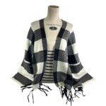 Precioso Poncho de Mujer Con Diseño Cuadrados y Flecos Decorativos - Imagen 2