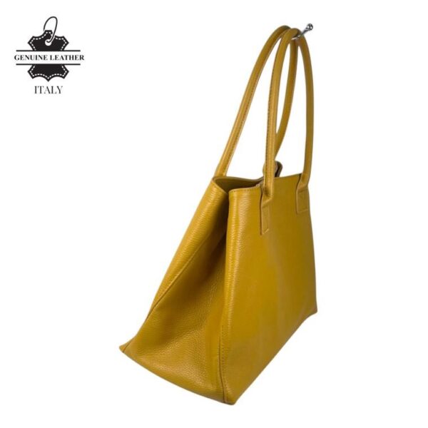 Bolso de Hombro en Piel Italiana para Mujer con Gran Capacidad y Tiras Laterales con Botón - Imagen 14