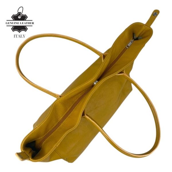 Bolso de Hombro en Piel Italiana para Mujer con Gran Capacidad y Tiras Laterales con Botón - Imagen 15