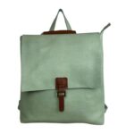 Amplia Mochila Sintética de Mujer con Solapa, Asa Corta y Asa Larga Convertible