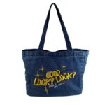 Amplio Bolso de Hombro en Algodón y Tela Vaquera con 2 Asas Largas y Diseño "Good Lucky Lucky" para Mujer
