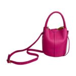 Bolso de Mano Estilo Bucket en Piel Italiana con Cierre de Botón y Tiras Laterales con Botones para Mujer - Imagen 13