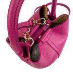 Bolso de Mano Estilo Bucket en Piel Italiana con Cierre de Botón y Tiras Laterales con Botones para Mujer - Imagen 17