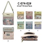 Bolso Bandolera Sintético de Mujer con Diseño Muñeca Sweet Candy y 4 Bolsillos con Cierre de Cremallera