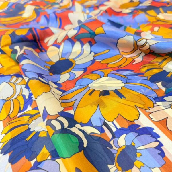 Amplia Bufanda de Mujer en Seda 100% con Bonito Diseño y Gran Calidad - Imagen 3