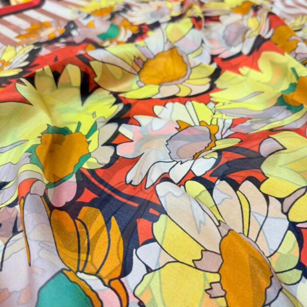 Amplia Bufanda de Mujer en Seda 100% con Gran Calidad y Diseño de Flores - Imagen 3