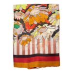 Amplia Bufanda de Mujer en Seda 100% con Gran Calidad y Diseño de Flores - Imagen 2