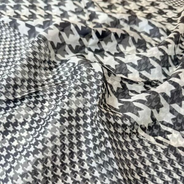 Bufanda en 100% Seda con Gran Calidad y Diseño Pico de Gallo para Mujer - Imagen 3