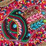 Bolsito Portamovil de Mujer en Papel con Diseño Original, Solapa de Botón y Gran Calidad - Imagen 10