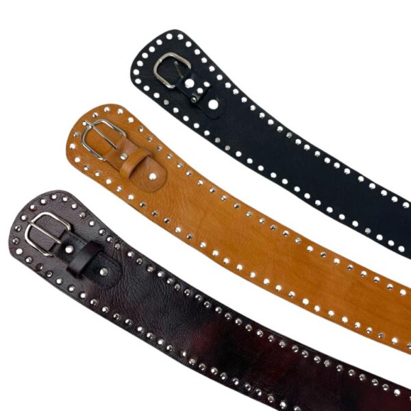 Cinturón Artesanal en Piel con Diseño Exclusivo y Muchas Tachuelas Decorativas para Mujer - Imagen 5