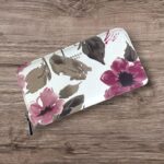 Cartera de Piel Sintética para Mujer con Caja, Diseño Flores, Cierre de Cremallera y Gran Calidad