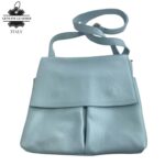 Bolso de Hombro en Piel Italiana con 3 Bolsillos Frontales bajo la Solapa de 2 Botones para Mujer - Imagen 14