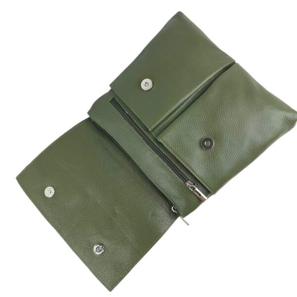 Bolso de Hombro en Piel Italiana con 3 Bolsillos Frontales bajo la Solapa de 2 Botones para Mujer - Imagen 23