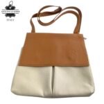 Bolso de Hombro en Piel Italiana con 3 Bolsillos Frontales bajo la Solapa de 2 Botones para Mujer
