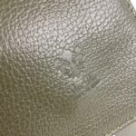 Bolso de Hombro en Piel Italiana con 3 Bolsillos Frontales bajo la Solapa de 2 Botones para Mujer - Imagen 26