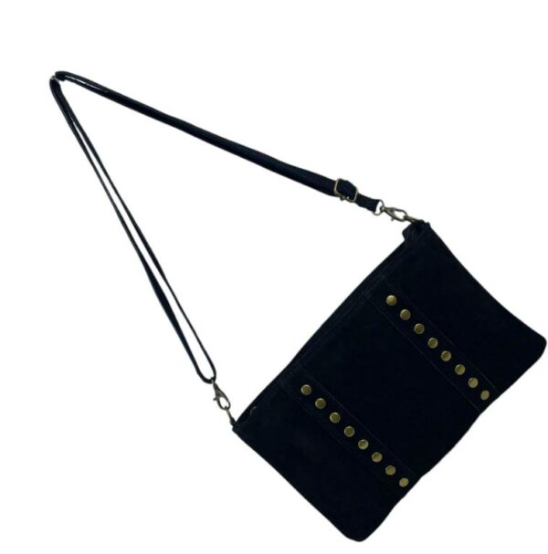 Bolso Bandolera en Piel de Serraje Italiana para Mujer con Tachuelas Decorativas Frontales y Cierre de Cremallera - Imagen 10