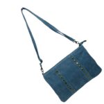 Bolso Bandolera en Piel de Serraje Italiana para Mujer con Tachuelas Decorativas Frontales y Cierre de Cremallera