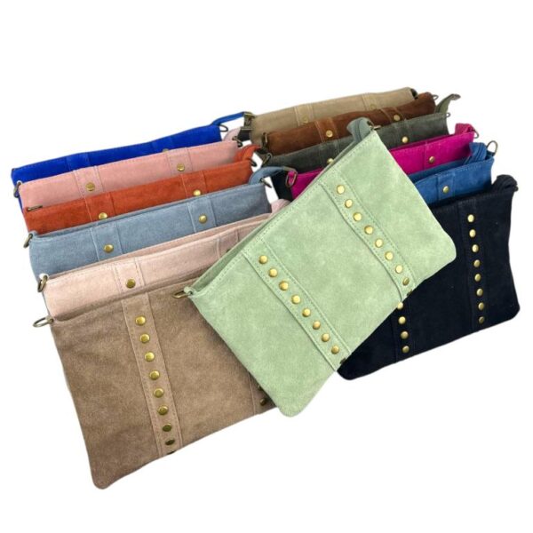 Bolso Bandolera en Piel de Serraje Italiana para Mujer con Tachuelas Decorativas Frontales y Cierre de Cremallera - Imagen 2