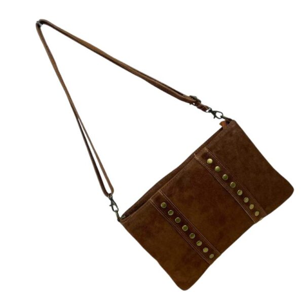 Bolso Bandolera en Piel de Serraje Italiana para Mujer con Tachuelas Decorativas Frontales y Cierre de Cremallera - Imagen 13