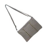 Bolso Bandolera en Piel de Serraje Italiana para Mujer con Tachuelas Decorativas Frontales y Cierre de Cremallera - Imagen 5