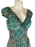 Vestido Artesanal para Mujer en Seda India con Volantes en el Escote, Talla Única y Gran Calidad - Imagen 3