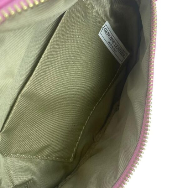 Riñonera Compacta de Piel Italiana para Mujer con Cierre de Cremallera y Compartimento Interior - Imagen 19