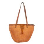 Capazo Artesanal Africano de Lino y Yerba Autóctona con Solapa, Asa Larga y Diseño Exclusivo - Imagen 3