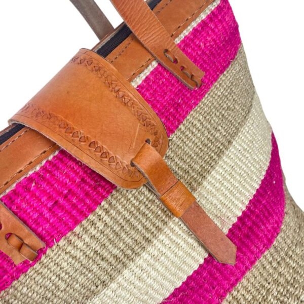 Capazo Artesanal Africano de Lino y Yerba Autóctona con Solapa, Asa Larga y Diseño Exclusivo - Imagen 9