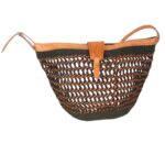 Capazo Artesanal Africano de Lino y Yerba Autóctona con Diseño Exclusivo de Rejilla, Asa Larga y Solapa - Imagen 3