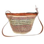 Capazo Artesanal Africano de Lino y Yerba Autóctona con Diseño Exclusivo de Rejilla, Asa Larga y Solapa - Imagen 9