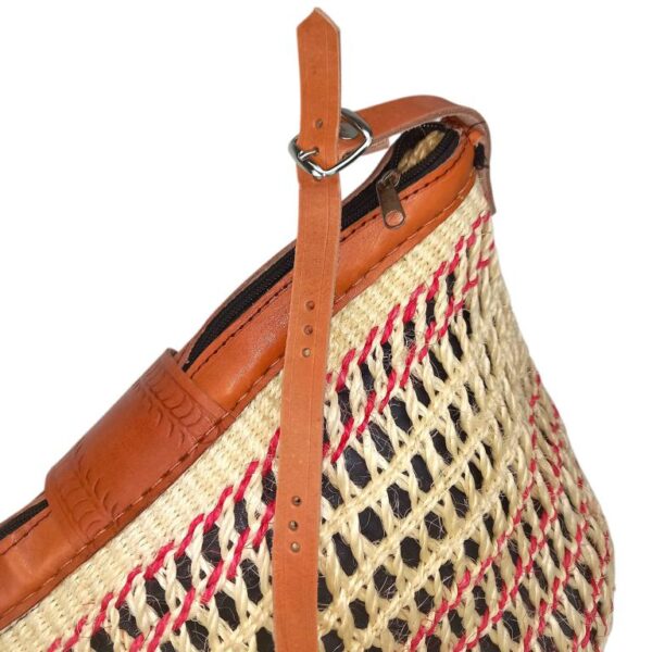 Capazo Artesanal Africano de Lino y Yerba Autóctona con Diseño Exclusivo de Rejilla, Asa Larga y Solapa - Imagen 14