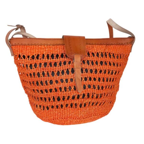 Capazo Artesanal Africano de Lino y Yerba Autóctona con Diseño Exclusivo de Rejilla, Asa Larga y Solapa - Imagen 2