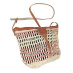 Capazo Artesanal Africano de Lino y Yerba Autóctona con Diseño Exclusivo de Rejilla, Asa Larga y Solapa - Imagen 10