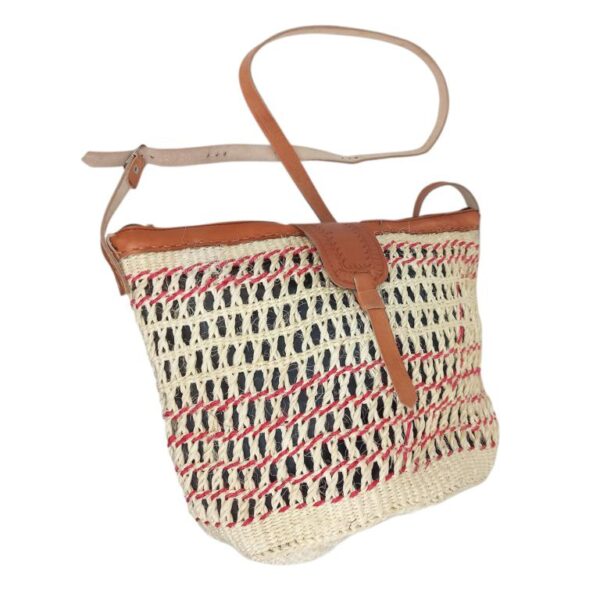 Capazo Artesanal Africano de Lino y Yerba Autóctona con Diseño Exclusivo de Rejilla, Asa Larga y Solapa - Imagen 10