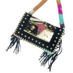Bolso Bandolera en Piel Artesanal Estilo Patchwork Hippie con Diseño Toro y Estilo Único - Imagen 5