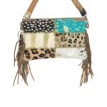 Bolso Bandolera en Piel Artesanal Estilo Patchwork Hippie con Diseño Toro y Estilo Único - Imagen 8