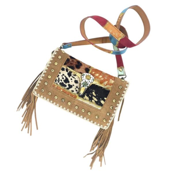 Bolso Bandolera en Piel Artesanal Estilo Patchwork Hippie con Diseño Toro y Estilo Único - Imagen 7
