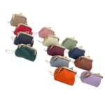 Monedero Compacto de Piel para Mujer con Cierre de Click, Asa de Mano tipo Cadena y Gran Calidad - Imagen 4