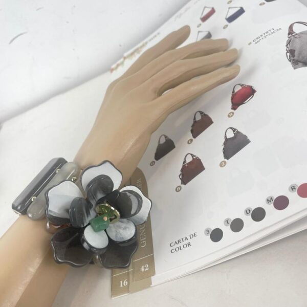 Pulsera de Nácar Ajustable y Cómoda con Diseño de Flor para Mujer - Imagen 4
