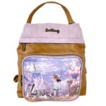Amplia Mochila Sintética Sweet Candy con Diseño Muñeca y Bolsillo Frontal y Trasero para Mujer