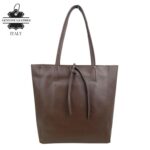 Bolso de Mano en Piel Italiana para Mujer con Asas Cortas, Cierre de Cremallera y Bolsillo Interno - Imagen 8