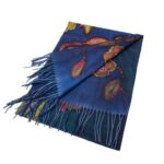 Bufanda de Mujer en Lana con Precioso Estampado de Flor, Elegante Diseño y Flecos