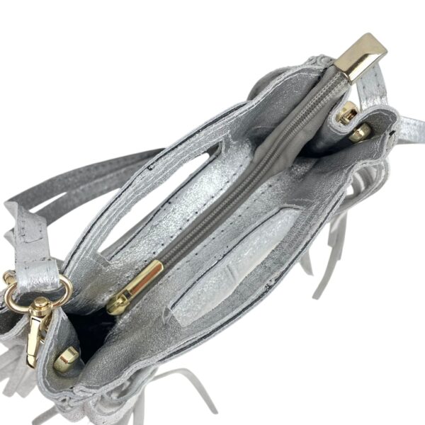Bolso de Mano Metalizado y Compacto en Piel Italiana con Flecos Decorativos para Mujer - Imagen 5