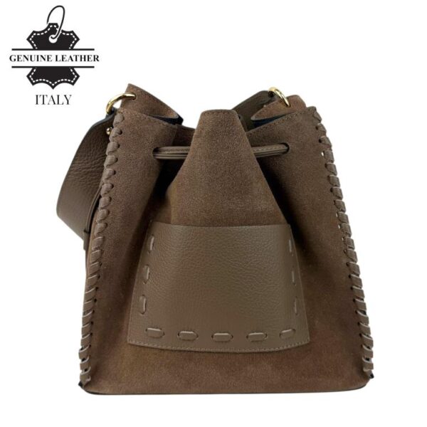 Bolso Bucket en Piel de Serraje con Compartimento Frontal y Cierre de Cuerdas para Mujer-Taupe- Mayorista España