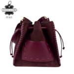 Bolso Bucket en Piel de Serraje con Compartimento Frontal y Cierre de Cuerdas para Mujer-Wine- Mayorista España