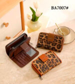 Monedero Sintético Maxfly con Diseño Lepardo, Solapa de Botón y Cremallera para Mujer