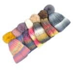Gorro Multicolor Tie Dye con Pompom, Talla Única y Alegre Diseño para Mujer - Imagen 4