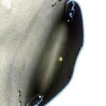 Bolso de Piel Serraje Italiano con Diseño Dorado H y Asa Extraíble para Mujer - Imagen 16