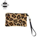 Cartera en Piel Italiana con Pelito, Diseño Animal Print, Cremallera y Asa Corta Extraíble para Mujer