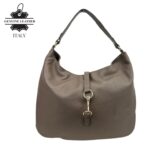Bolso de Hombro Hobo en Piel Italiana con Mini Solapa de Enganche Frontal y Asa Corta - Imagen 7